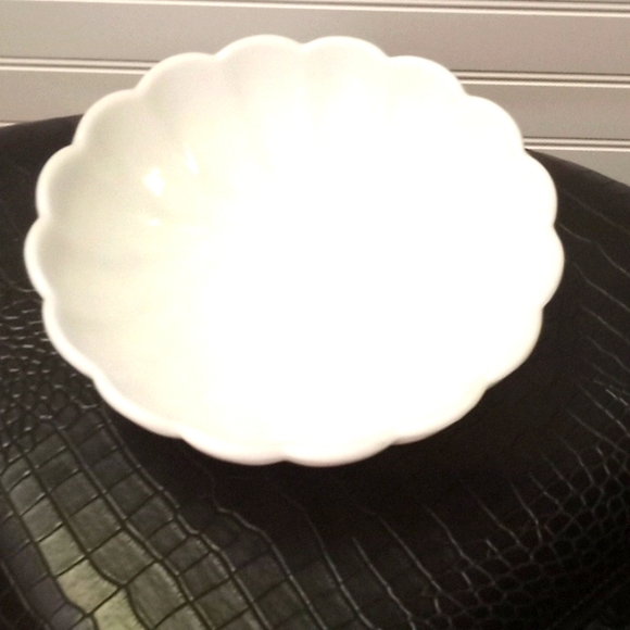 Scalloped Milk Glass Bowl - Picture 3 of 8